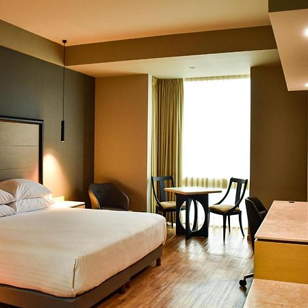 Ramada By Wyndham Mexico City Santa Fe Cidade do México Exterior foto